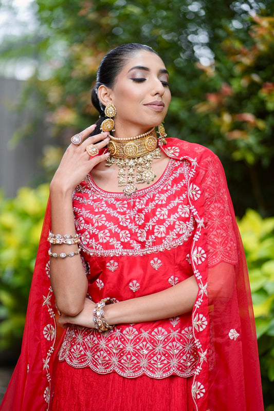 Elegant White Choker Necklace Matt Gold Polish Adjustable Thread