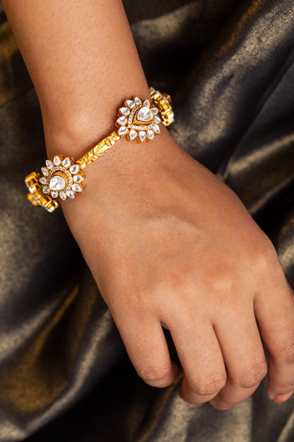 Polki Kundan Single Bangle with Flowered Kundan Motif  Matt Gold Finish  Non-Openable  Size 2.4