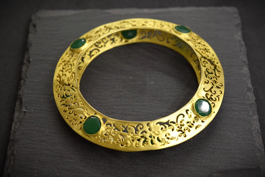 Fine Lattice Work Kada in Green  Matt Gold Finish  Non-Openable  Size 2.8