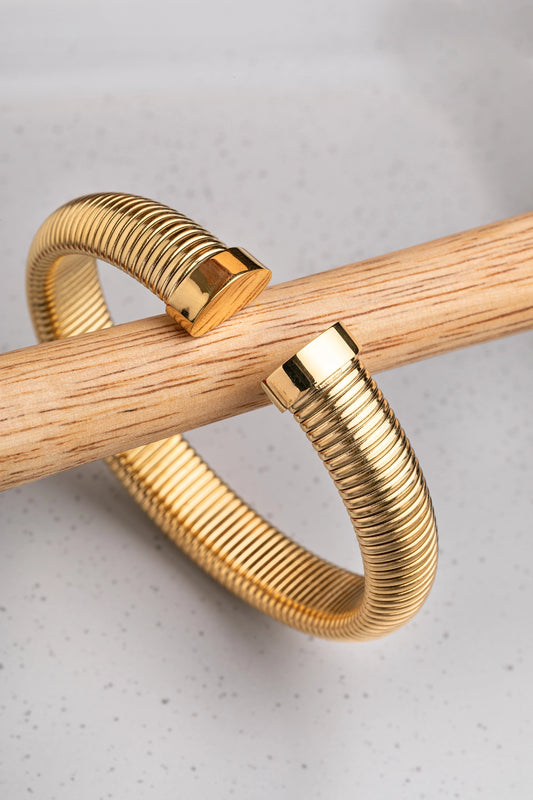 Stripped Bohemian Bracelet Openable Design Subtle Gold Polish Elegant Jewellery
