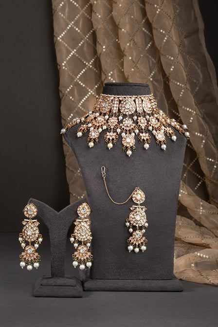 Kundan Choker Necklace with Green Stone  Gold Polish  12-Inch Adjustable Thread  Traditional Jewellery