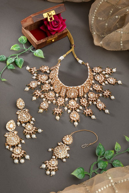 Kundan Choker Necklace with Green Stone  Gold Polish  12-Inch Adjustable Thread  Traditional Jewellery