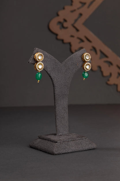 Long Necklace in Green Agate with Kundan Pieces  Gold Polish  24-Inch Adjustable Traditional Jewellery