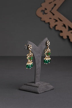 Kundan Choker Necklace in Green  Antique Gold Polish  Adjustable Thread  Traditional Jewellery