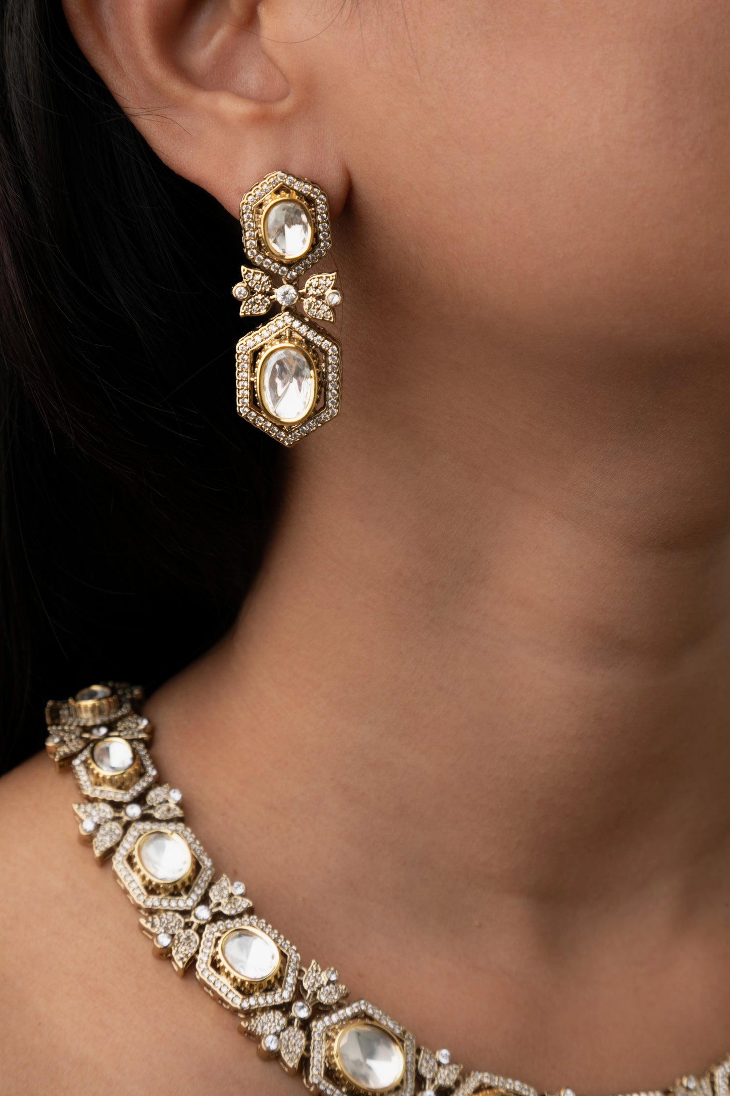 Carved Circle Indo-Western Kundan Necklace with White Stone  Victorian Gold Polish  7-Inch Adjustable Thread
